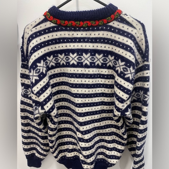 Vintage Roots Winter/Christmas sweater - Picture 7 of 7
